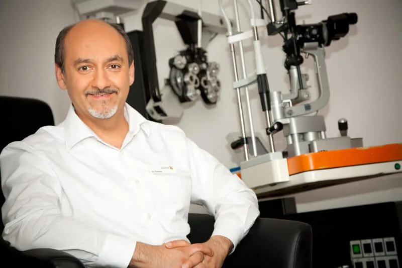 dr-parasta-katarakt-op-9568-800 Prof. h.c. mult.* Dr. med. Amir-Mobarez Parasta - Augenchirurg für schonende Grauer Star Operation